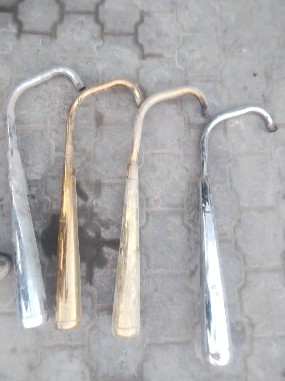 البيع محرك مستخدم وشغال وغراض اربعه كير مثل صالنصات العدد 4 +دبلات خلفي اربعه كير +
جامالق +ستيرن اربعه كير الاتصال على ***********

السعر كلهن 150
