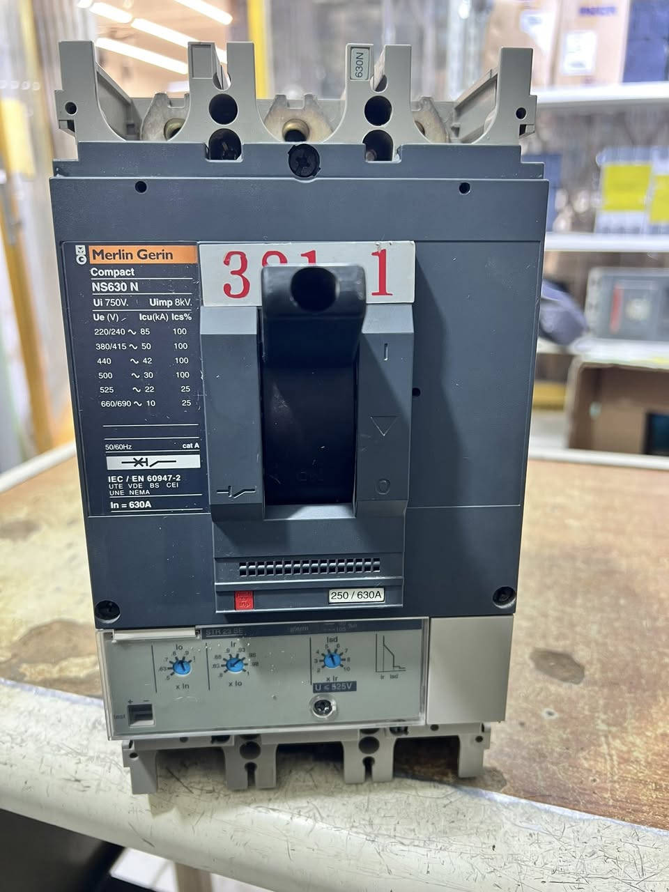 يتوفر لدينا قواطع دوره 
جميع الأمبيرات 
شنايدر 
ABB 
Ls 
بغداد عكد نصاره متوفر توصيل آلجميع المحفظات 
***********
