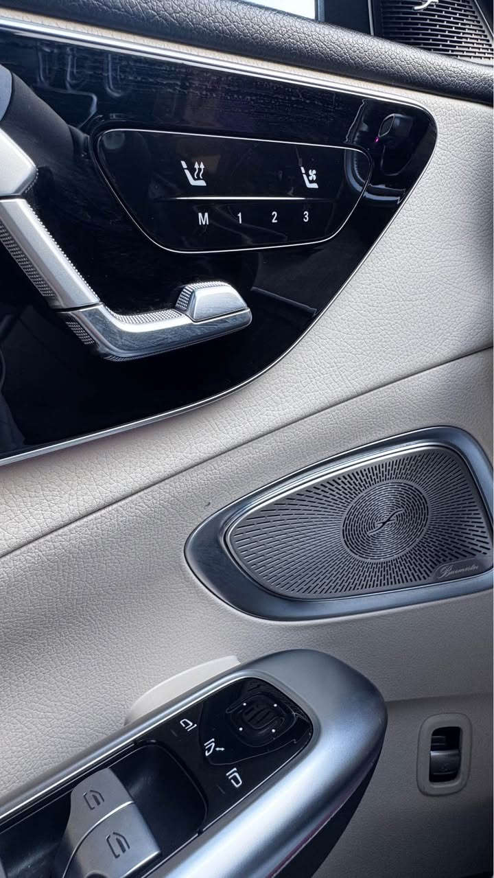 مرسيدس سي ٣٠٠ فول بسعر مناسب او مراوس اعلى فئه
خمس كامرات ٣٦٠ درجه 
.     موديل 2022
• محرك توربو قوي واقتصادي
• بانورما فتحه 
• مقاعد جلد اوف وايت مع تحكم كهربائي و اوتو سيت والداخل نشرة ضوئيه 64 لون
كشن تدفئه تبريد وخزن ميموري 
  . خمس بصمات 
.    رادارات ٣٦٠ درجه 
• شاشة وسطية كبيرة مع نظام ملاحة
• الدشبول مطعم بالخشب الصاج و نظام صوت Burmester فاخر
• أنظمة أمان متقدمة (تنبيه الخروج عن المسار، مثبت سرعة راداري، مكابح طوارئ)
السياره بدون صبغ مكانين بارد بالجاملغات الخلفيه فقط بدون ايرباك او دواخل او صبغ واضح بالسونار 
ماشيه ٤٣ ميل 
سنويه جديده ورقم بغداد الجديد 
كراده شارع 62 
السعر  ٣٢٠ ورقه وماكو هيج سعر بهيج موديل وحادث بسيط 
***********
*********** بغداد, العراق
