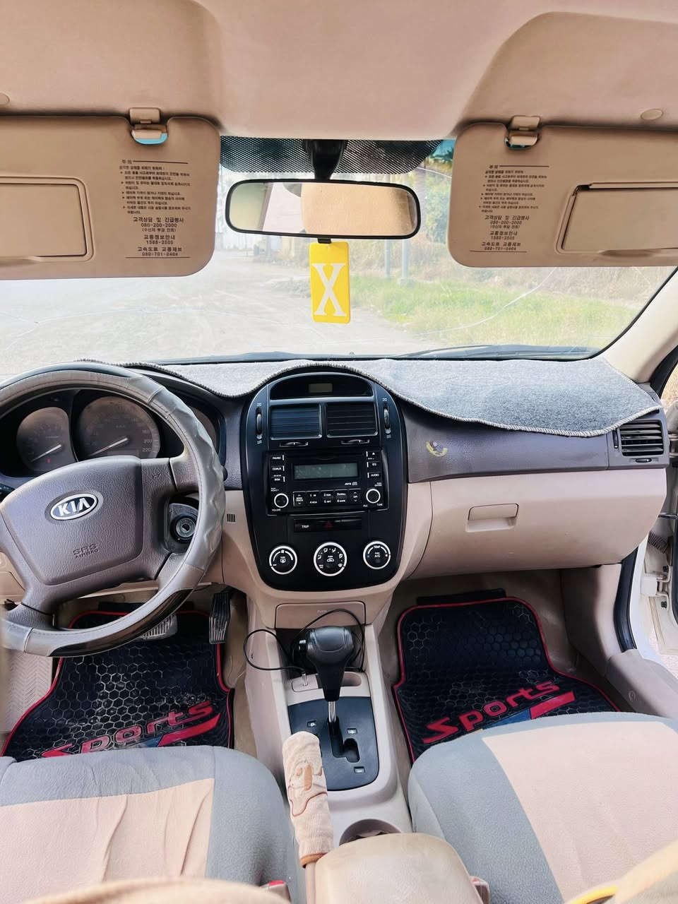 السلام عليكم 
سيراتو موديل2008
محرك 1600
السياره مكفوله من الضرر
مكينه و الكير مكفوله
للتواصل الرقم ***********
