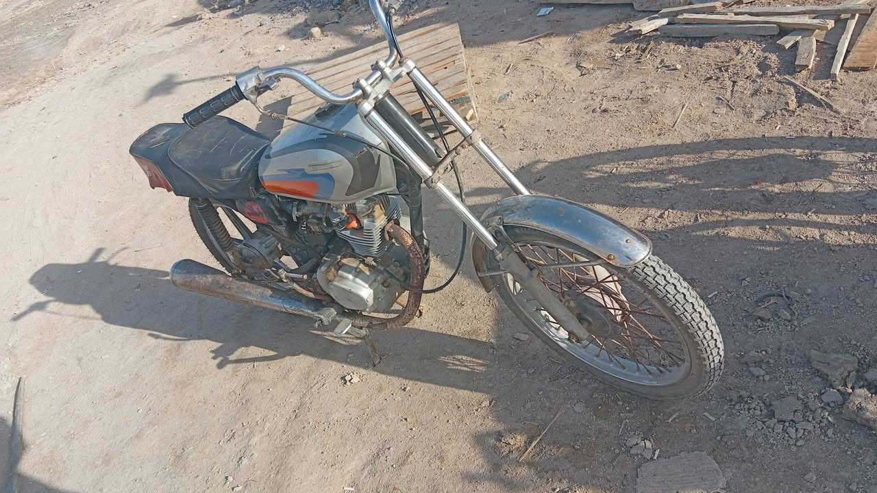 السلام وعليكم دراجه ايراني ادوات شاصي جديد ولا طكت لحيم بي  مكينه حلوه سيجي نامه لقديم  دراجه اخذها بس بدل تانكي وكشن  لويل لورا موجود مالها الاصلي
السعر ب300 ومجال قليل حك جيه 
للتصال ***********
