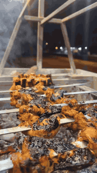 "تذوق الطعم الأصيل واستمتع بتجربة لا تنسى
من مطعم الف هلا 🌟🌟 
توفر قسم المشاوي 
خدمه التوصيل مجانآ 
***********
***********
العنوان بهرز شارع جمعيه النقاء
