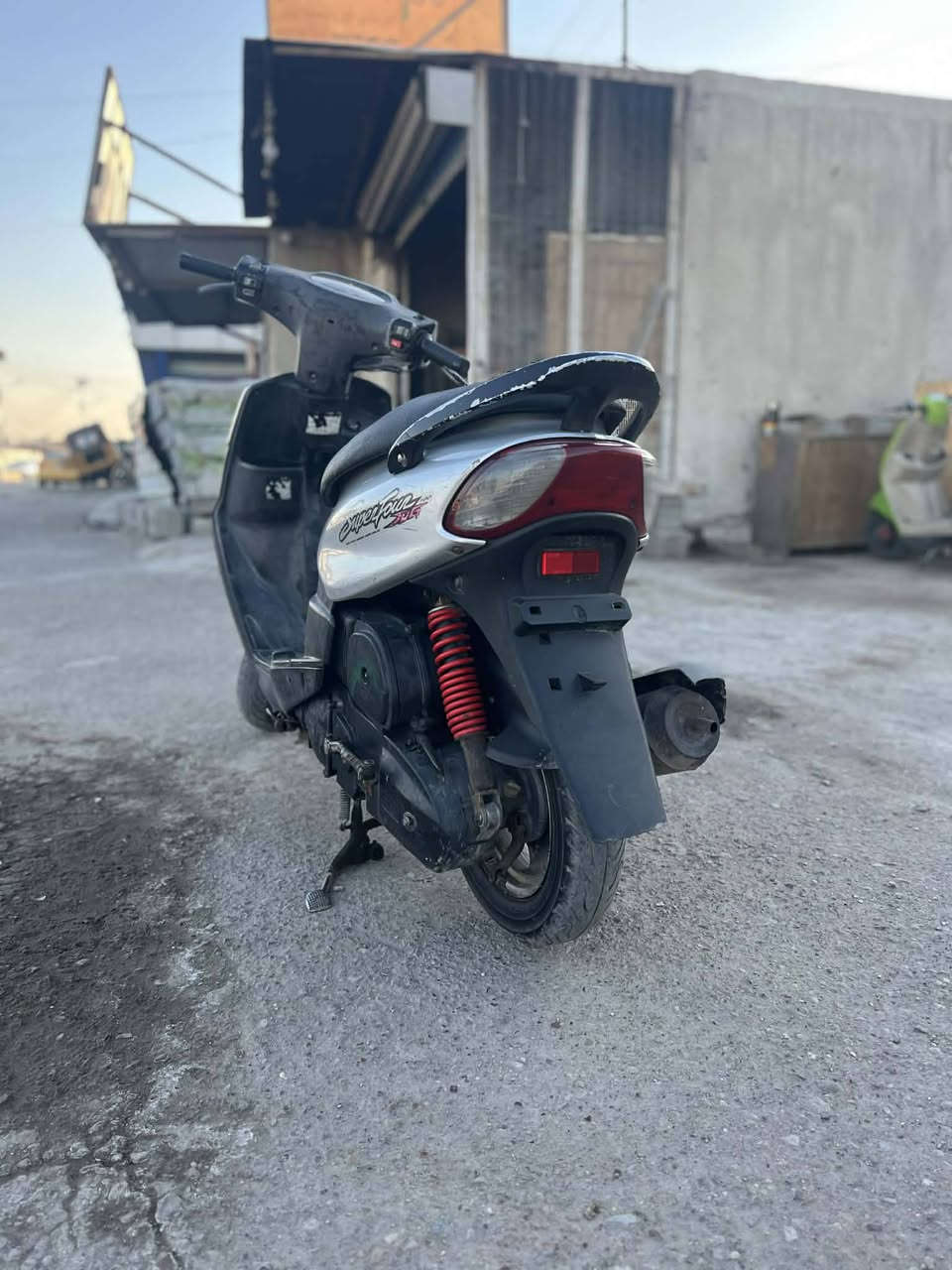 سلام عليكم ماكس قجمه البيع دراجه بلاديه ختم واحد كهربائيت كامه اي نقص ما بيه مكاني  البياع سعر 350وابيهه مجال ***********
