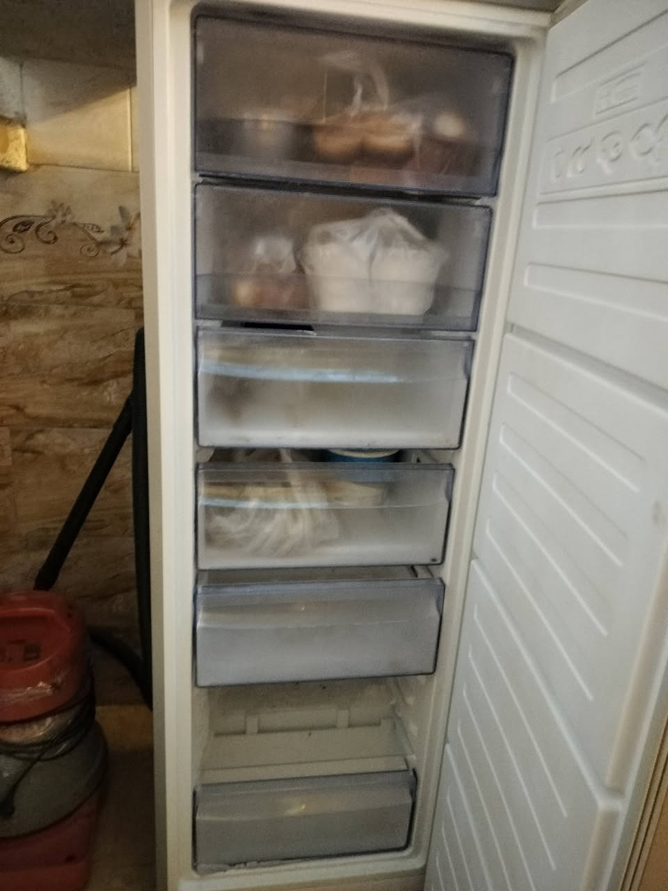 مجمدة عمودي أمريكي
سلام عليكم مجمدة عمودي جديدة  استعمال كلش قليل 
السعر ٤٠٠ الف بيهة مجال بسيط مكاني الحسينية 
***********
