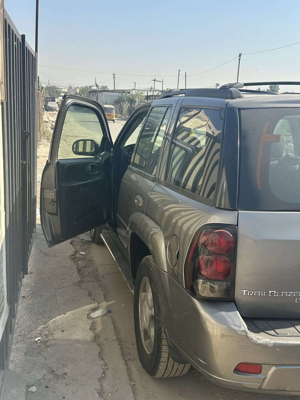 بلايزر موديل 2008 رقم أربيل بأسم صاحبها تحويل مباشر تبريد قطعتين شغال القبق الأبيض السياره خير من الله وجاهزه من كلشي وحداديه وتخم تاير جديد العنوان بغداد العبيدي *********** السعر ١٠٥ وبيها مجال كلش بسيط
