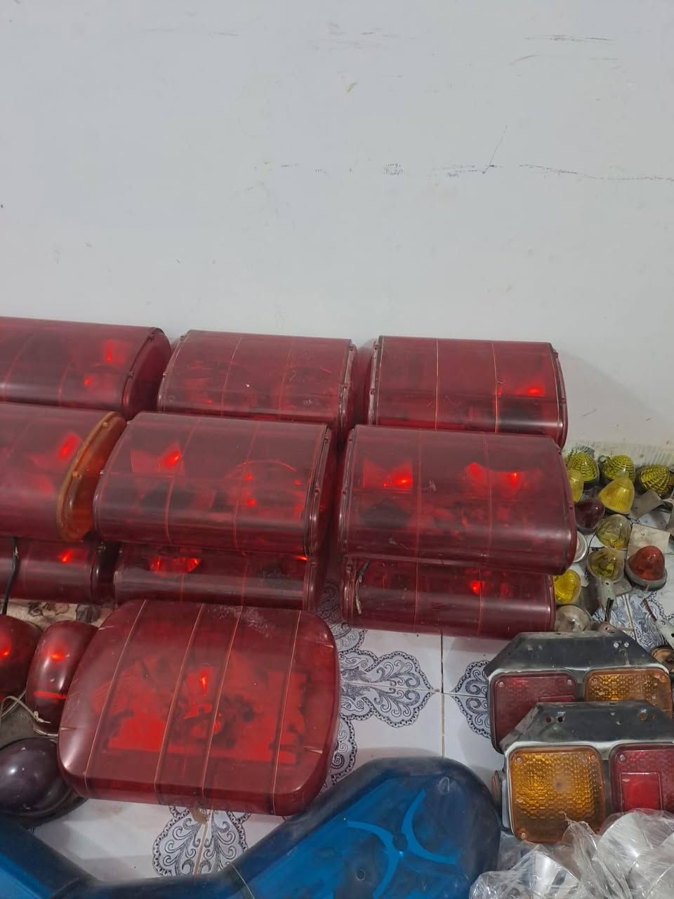 لافتتات جميع الاحجام ياباني الصنع اصل جميع الالوان للستفسار اتصل علئ الرقم*********** المكان النجف الاشرف وجميع لزكات الشفلات والحادلات
