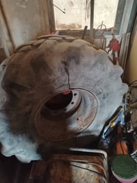 تايرات اورنقات مال حفاره حجم 160 او كيله بيم اثمانين وعرض ستين او كيله...