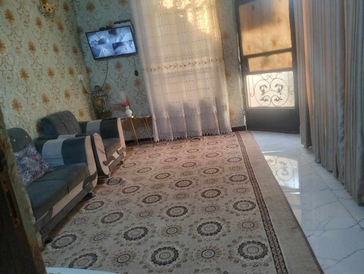 بيت لبيع مساحه 75بيت بناء جديد  بي غرفتين كبار وحده فوك وحده جوه صحيات داخليه خارجيه ارظيه بورسلين بيت جاهز ربع متصرف عليه سعر 55وبي مجال  مكان زعفرانيه دور صحه نزله مال جواد شهيلي يبعد عن تبليط 100متر الاستفسار ***********
