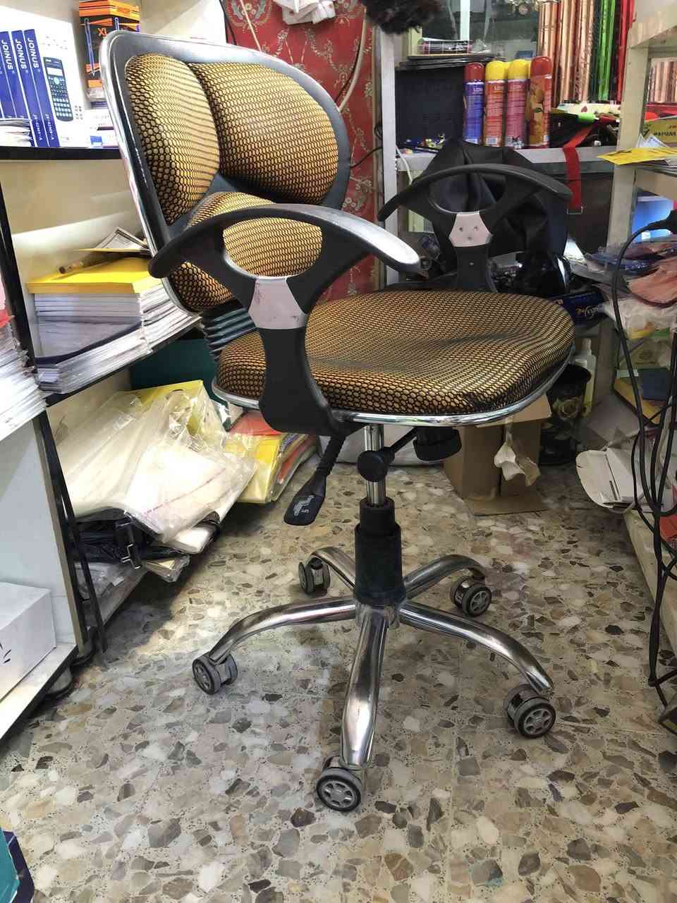 السلام عليكم 
عندي هذه الكرسي للبيع 
نوعيه جيده وقوي وثكيل 
ونضيف يصعد وينزل وبي تارجح 
السعر 40 الف وبي مجال 
حي البتول شارع المستوصف مكتبة قلمونة


**إذا كنت صاحب هذا الإعلان وتريد حذفه لأي سبب، رجاءا أرسل رسالة إلى الدعم الفني**