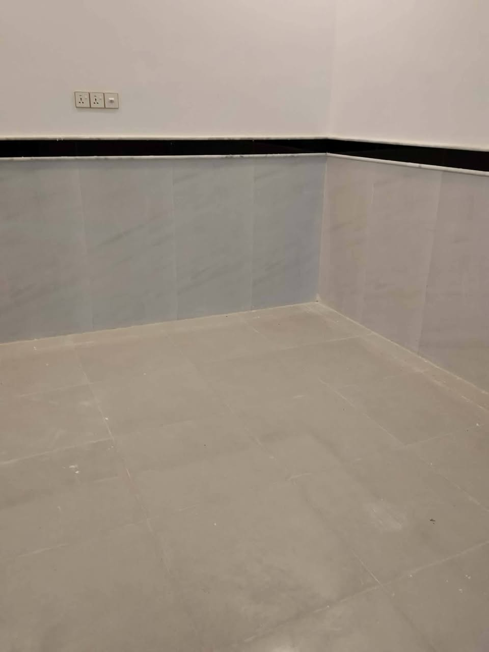 السلام عليكم بيت للبيع بيت مساحه 100 بناء قاط نص عنوان مقاطعه 14 قرب مدرسه الابتدائيه بيت بناء حديث طابو خدمات كامله كهرباء وماي ومجاري وتبليط الاتصال على هذا الرقم***********
