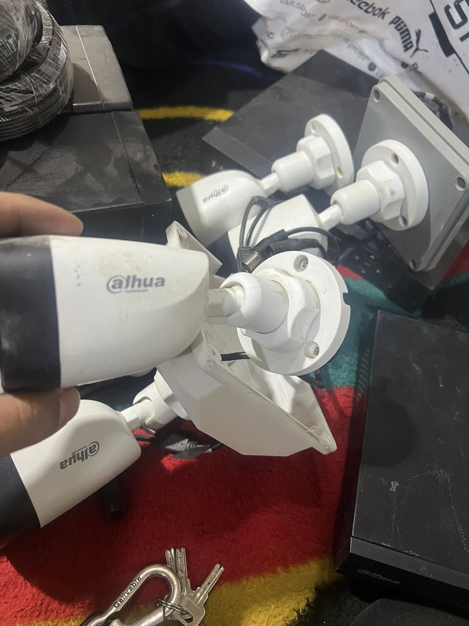 السلام عليكم توفر كامرات واجهزه ويو بي اس مستخدمه نظيفه  تواصل وات ساب ***********
