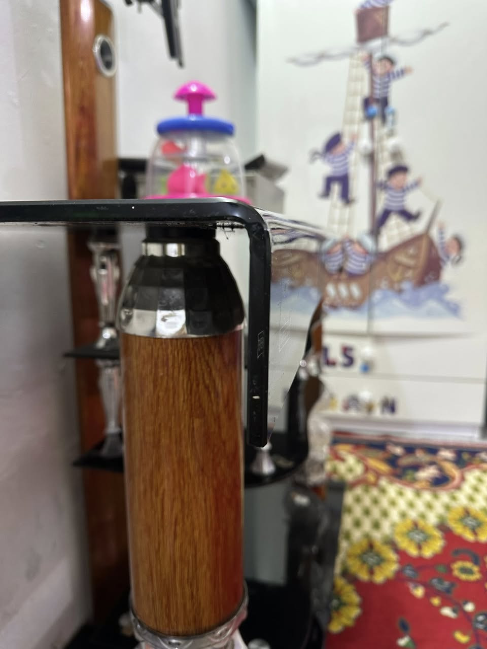 ميز بلازمه كبير جام ثقيل جدا السعر 50 الف وبيه مجال العنوان سوق الشيوخ 📞 ***********
