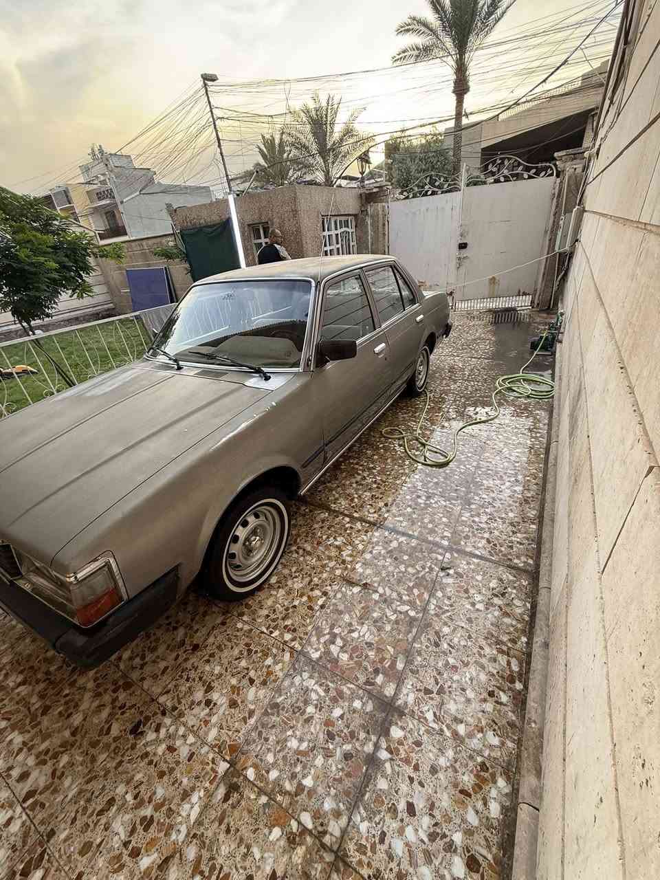 السلام عليكم ورحمة الله وبركاته 
كرونا 81 بلاد طخم تاير جديد صدر جديد تبريد ثلج مكينه كير اكسل جديد كهربائيات كولها شغاله 
رقم انكليزي هزه قبل شهر سويتها رقم بغداد بسمي 
مكان بغداد شارع فلسطين 40 وبيه مجال قليل 
***********
