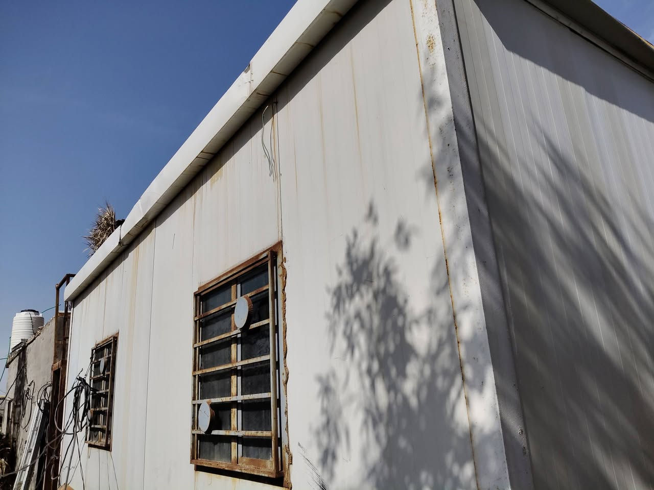 يا الله عمي سلام عليكم مرخصه مدير الكروب المحترم متاح كرفان قياس 4x7العنوان بابل قرب العلويه شريفه الاستفسار على الرقم***********/***********
