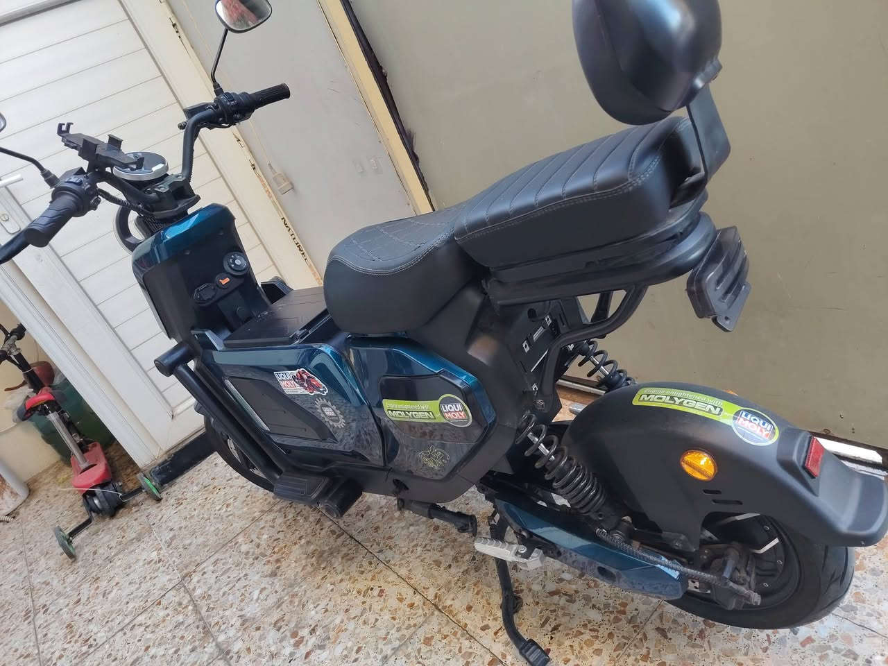 دراجه ماركه سيزر شكل نيو
ماشيه فقط 1829 كيلومتر وقابله للزياده دراجه اخت الجديده 

مواصفات بطاريه ليثيوم 30 امبير

تمشي سرعه 65 وتقطع مسافه 60 كيلومتر للشحنه الوحده

اخوان الدراجه جدا نظيفه واستعمال قليل جدا وماشيه قليل الدراجه جدا قويه وعمليه الله شاهد

رايدها بمليون وميتين واكرر الدراجه بطاريه ليثيوم جدا قويه

مكان الدراجه بغداد كرخ حي الحسين خلف كليه الرشيد خط سريع حي العامل. هاتف ***********
