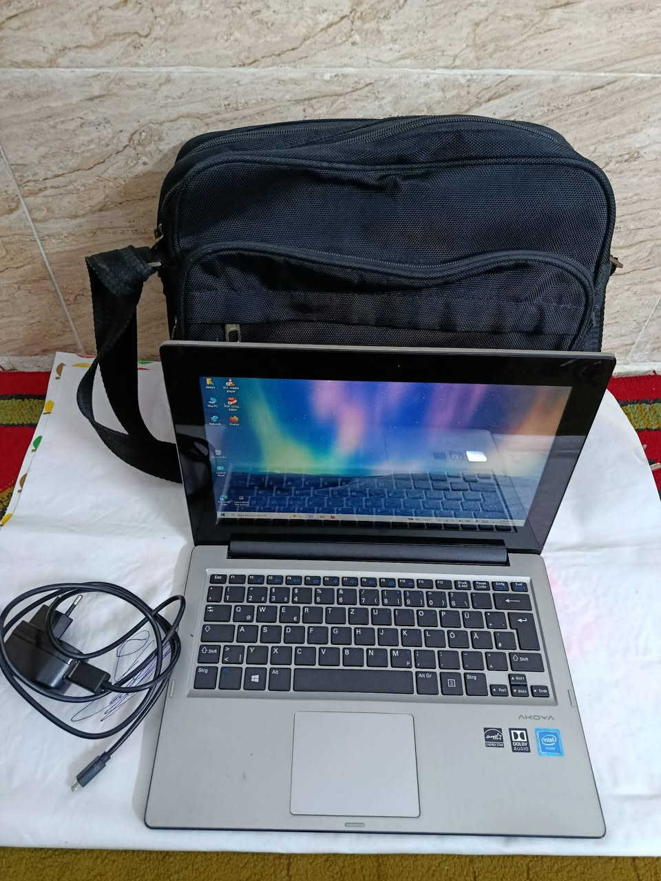 لابتوب ميدون لمس حجم الهارد 64 گيگا وتصير تاب لمس مفصول أيضآ مع الحقيبة وشحن كيبل كلاكسي مواصفاتها موضحة بالصور السعر 75 الف  التواصل عالخاص التوصيل لجميع المحافظات


**إذا كنت صاحب هذا الإعلان وتريد حذفه لأي سبب، رجاءا أرسل رسالة إلى الدعم الفني**