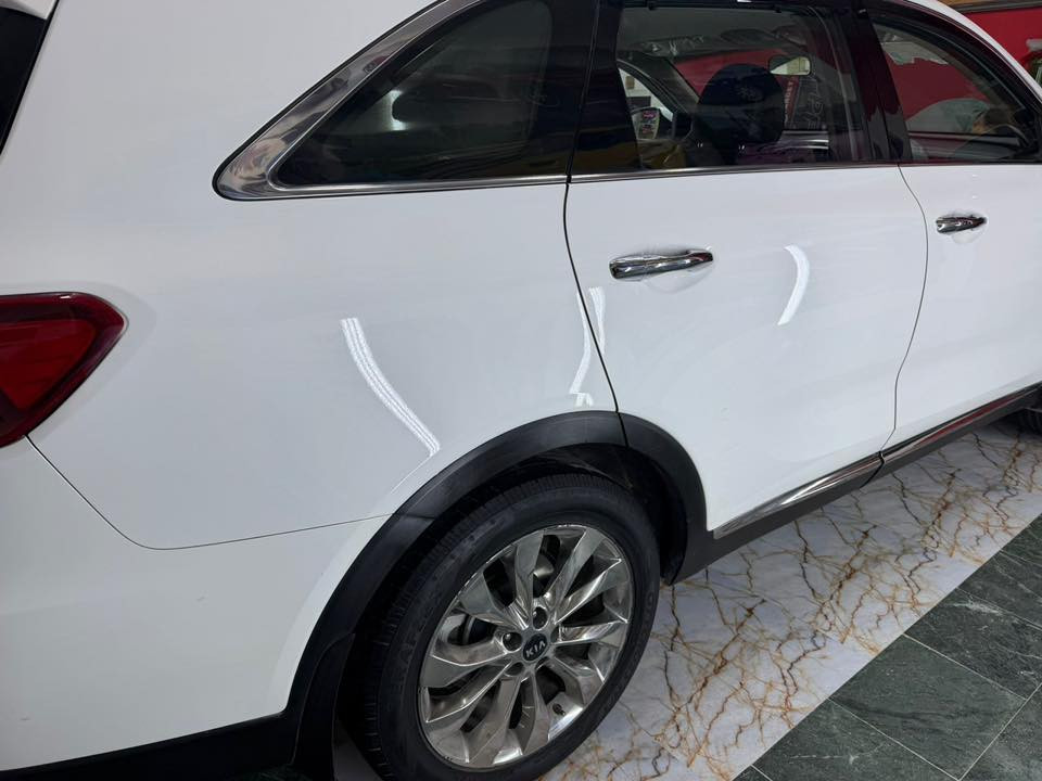 السلام عليكم
سيارة نوع سورنتو خليجي موديل 2020 رقم بغداد بأسمي 
فول موصفات عده البنراما سياره 6 اسلندر سبعة راكب 3 قطع تبريد مري شفط جنطه كهربائي  كامرة حساسات  شاشة كبيرة كشنات جلد شحن واير ليس السياره كفالة عامة من ضربة وصبغ وتبديل 
السيارة جديدة ماشية 108
كير مكينه حداديو تبريد كفالة عامة السعر 260 وبيها مجال
العنوان محافظة واسط
رقم الهاتف  ***********
***********
