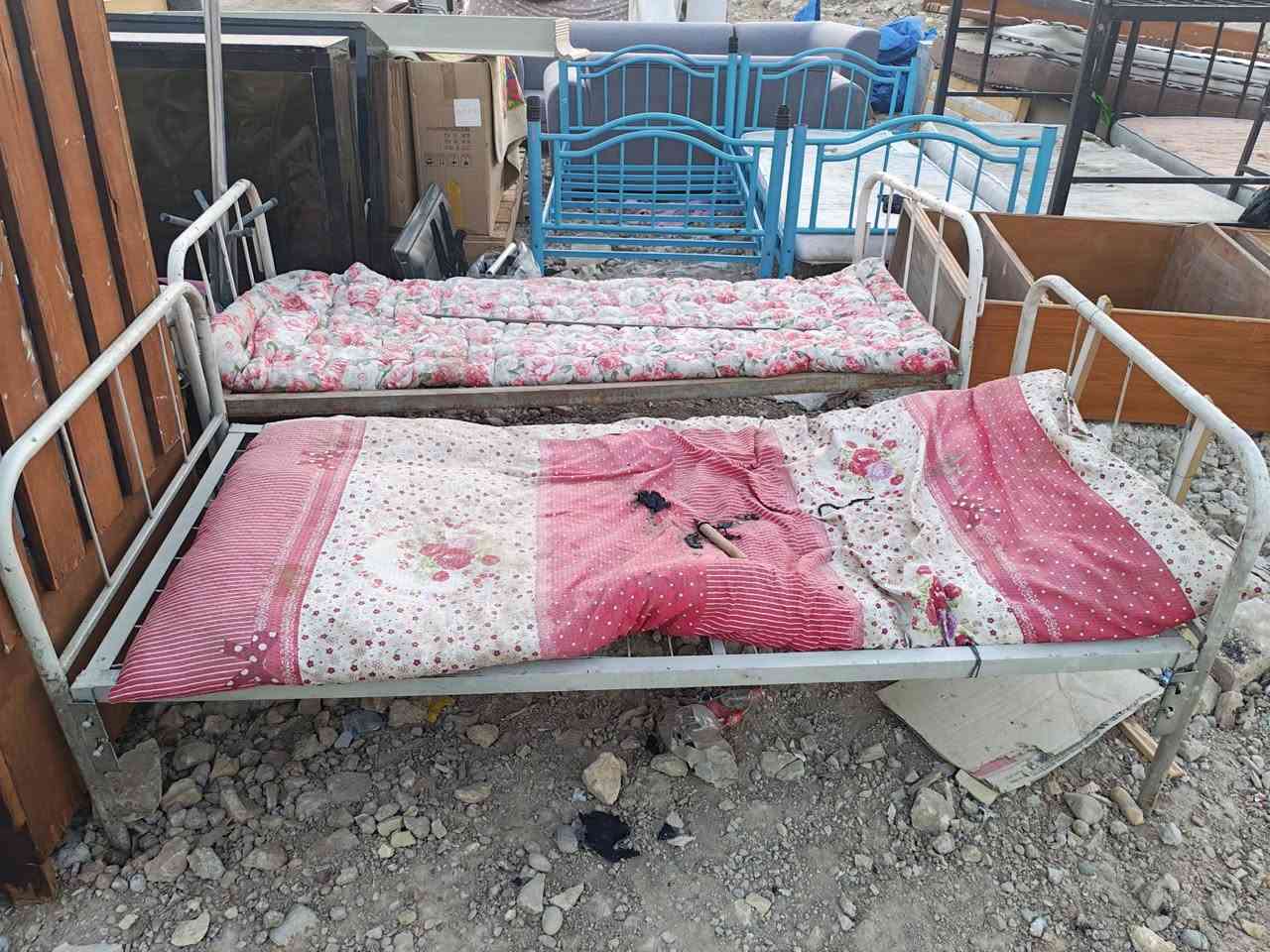 غراض نضيفه ومستخدمه قليل اي حاجه تفيدك راسلني وتس فقط أو اتصال مباشر وهذا رقمي ***********
