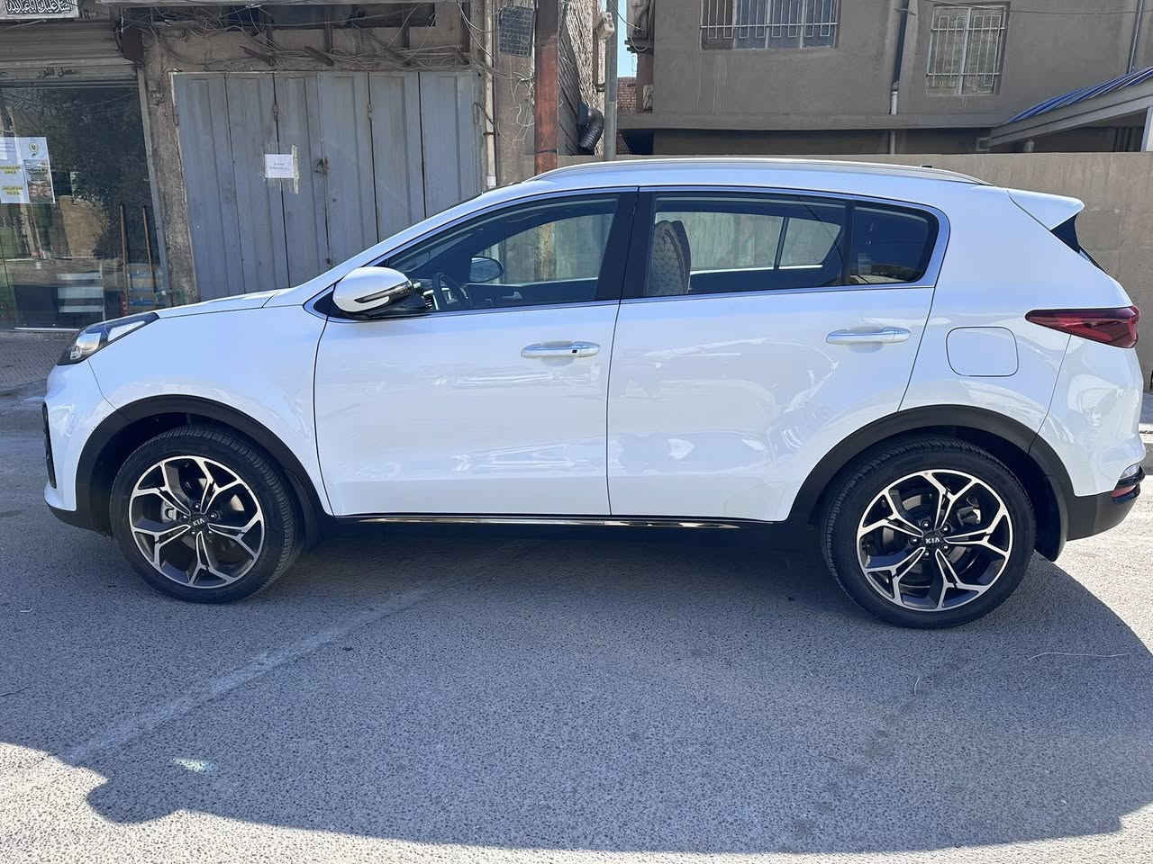 السلام عليكم اخوان كيا سبورتج موديل 2020جي تي لاين معروفه ماصفات الجيتي ميحتاج اكتب فول واحد عل واحدبغداد بسمنه تحويل ثاني يوم السياره ماشيه 68 الف مكفوله من الضربه والصبغ والبارد تكحيلات بصيطه بالدعامية فقط السعر 215 وبيهه مجال  مكاني بغداد الزعفرانية ***********
