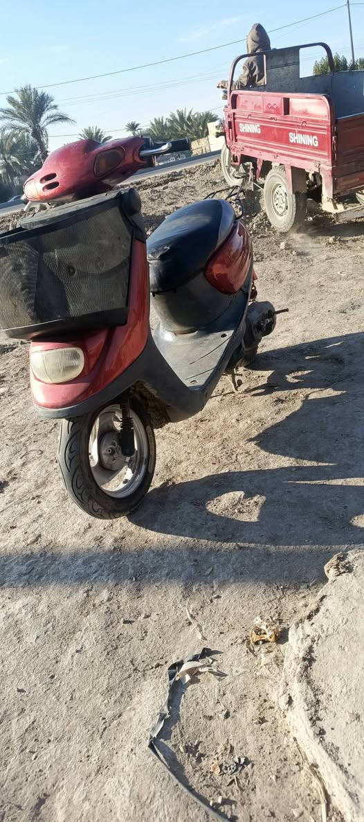 من رخصة مدير لكروب دراجه ام اسله دراجه مفتوحه لبيع سعره 300وبيه مجال بيه نقوصات بس سلف ولبقه كله شغال هندر واحد  ***********
