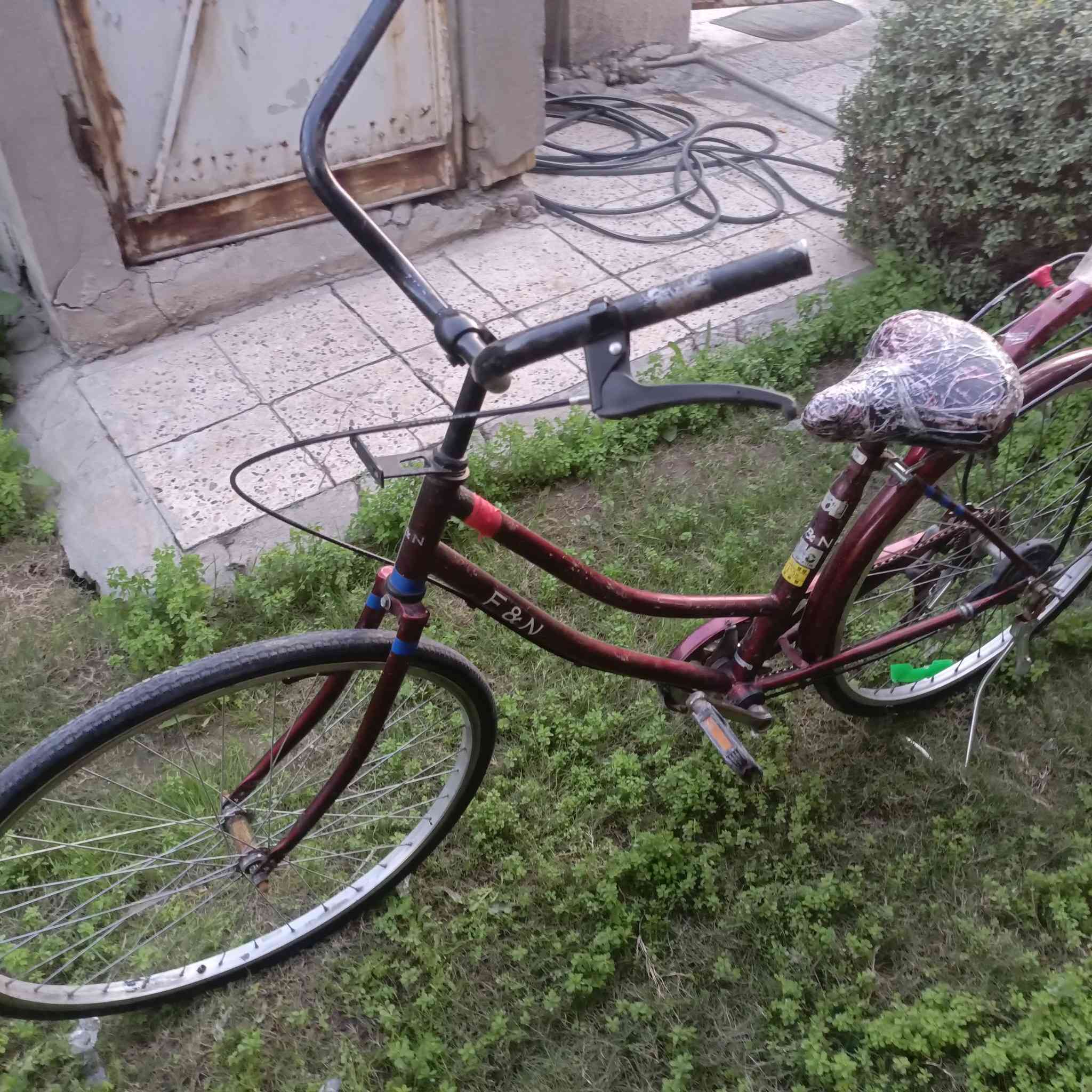 السلام عليكم باسكل للبيع حجم 26 الون دم الغزال سعر 40 العنوان بغداد الجديدة رقم ***********
