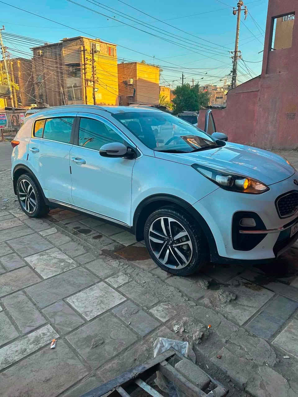 سبورتج 2020 خليجي 
ماشيه 60 ك
محرك 2000
نص مواصفات بصمه وكشن كهرباء ….
ملاحضات بسيطة باب بي بارد وصبغ ع كد شبر وتكحيل بصندوك ب175 
***********
