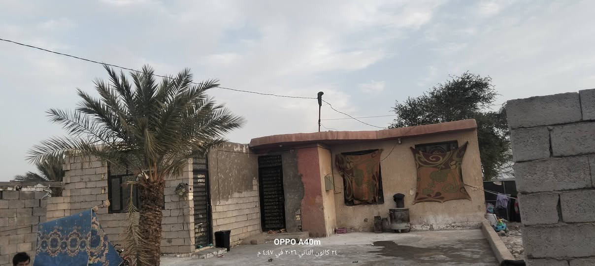 السلام عليكم
دونم للبيع في الزنابره   مع بيت قرفتين وهول ومطبخ وستقبال وحديقه طابو سند 25 تحويل مباشر الانتصال ***********
