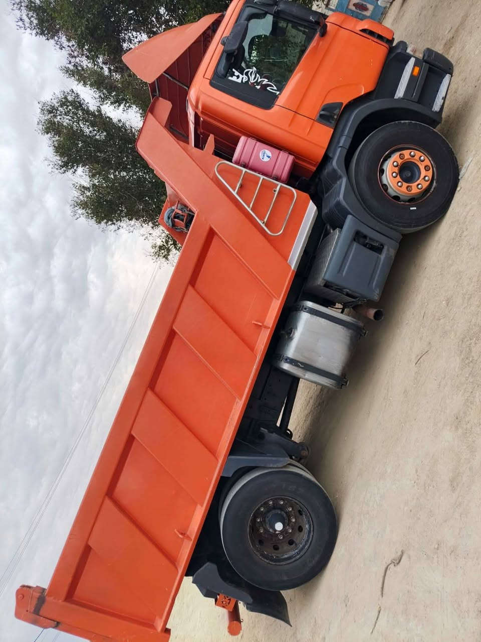 سلام عليكم سكانيه للبيع 2006 مكينه 5 نجكتر لا تبخير ولا تنقيص كير كوبره 3.3 شاصي جديد مامطول بلاد بدي جديد سياره جاهزه من كلشي تخم تاير جديد رقم بصره دولي وتحويل شرط ثاني يوم  سعر 240 مكان ناصريه رجائا الموشراي لا يخابر
***********
***********
