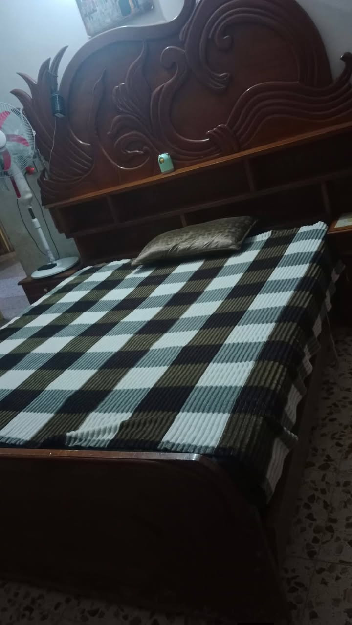 نضرا للوعود الكاذبة ..غرفه اخشاب للبيع ب300 وبيه مجال للشراي رجاءً مايشتري لايدخل خاص اتصلوا ع هذا رقم ..***********
