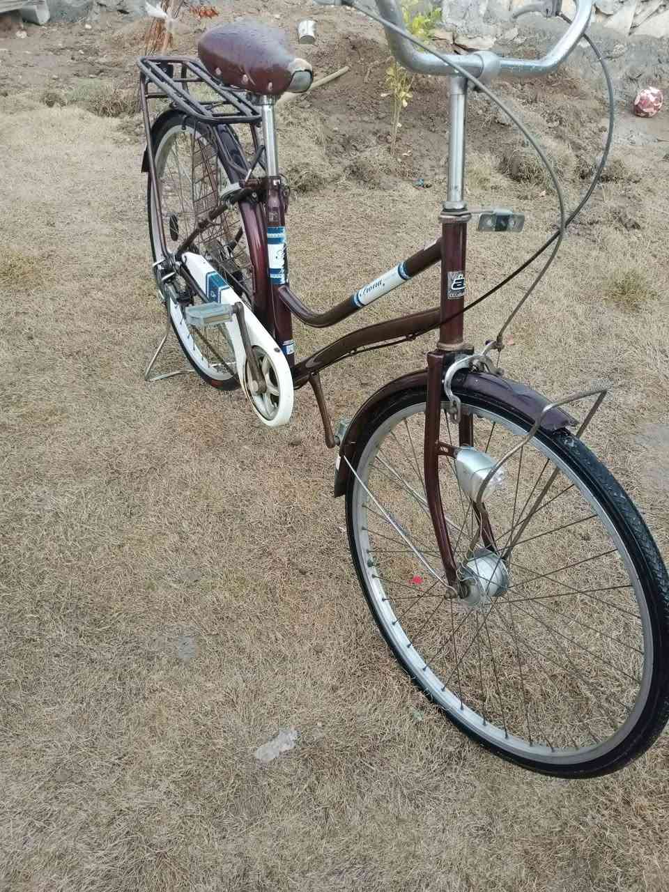 سلام عليكم بيسكل للبيع ياباني حجم 26 كير وحساس تيرات وجوابة جدد والويالة موس بيسكل  كامل ما نقصة برغي دسك كبس الصلي بيسكل نضيف جدآ شخط ما بي سعر 95 وبي مجال بسيط مكان حلة مقابل كوين بارك ***********
