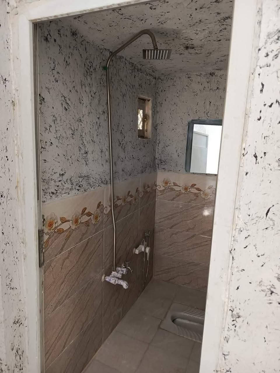 للإيجار 
بيت 50 مترطابقين للايجار جديد ومرتب وحلو حي ميسان شارع الجامع قرب السوك طابقين يتكون من مطبخ وحمام وصاله وغرفتين وحده فوك والثانيه جوه وبيتونه  البيت جاهز للسكن تانكي ماي خط مولده وكيزر
ايجاره 300
 ***********
