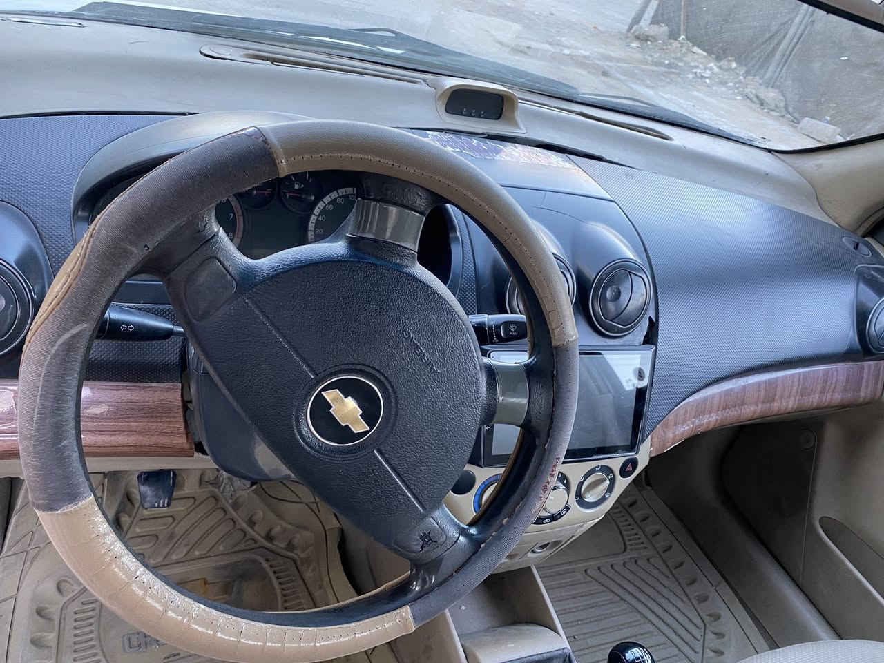 افيو موديل ٢٠٠٩گير عادي رقم سليمانية مثل ماموضح 
بيها قطعتين جاملغ خلف السائق والباب بدون دواخل وبيها تلحيضات وشخوط خفيفة 
حداديه جديدة وتخم تاير نظيف ٩٠٪؜ تدفئه تبريد بحالة ممتازه جداً
وكاله مضمونه تريد مداور بأسم كردي
السعر ٦٠ وبيها مجال

للأستفسار: ***********
