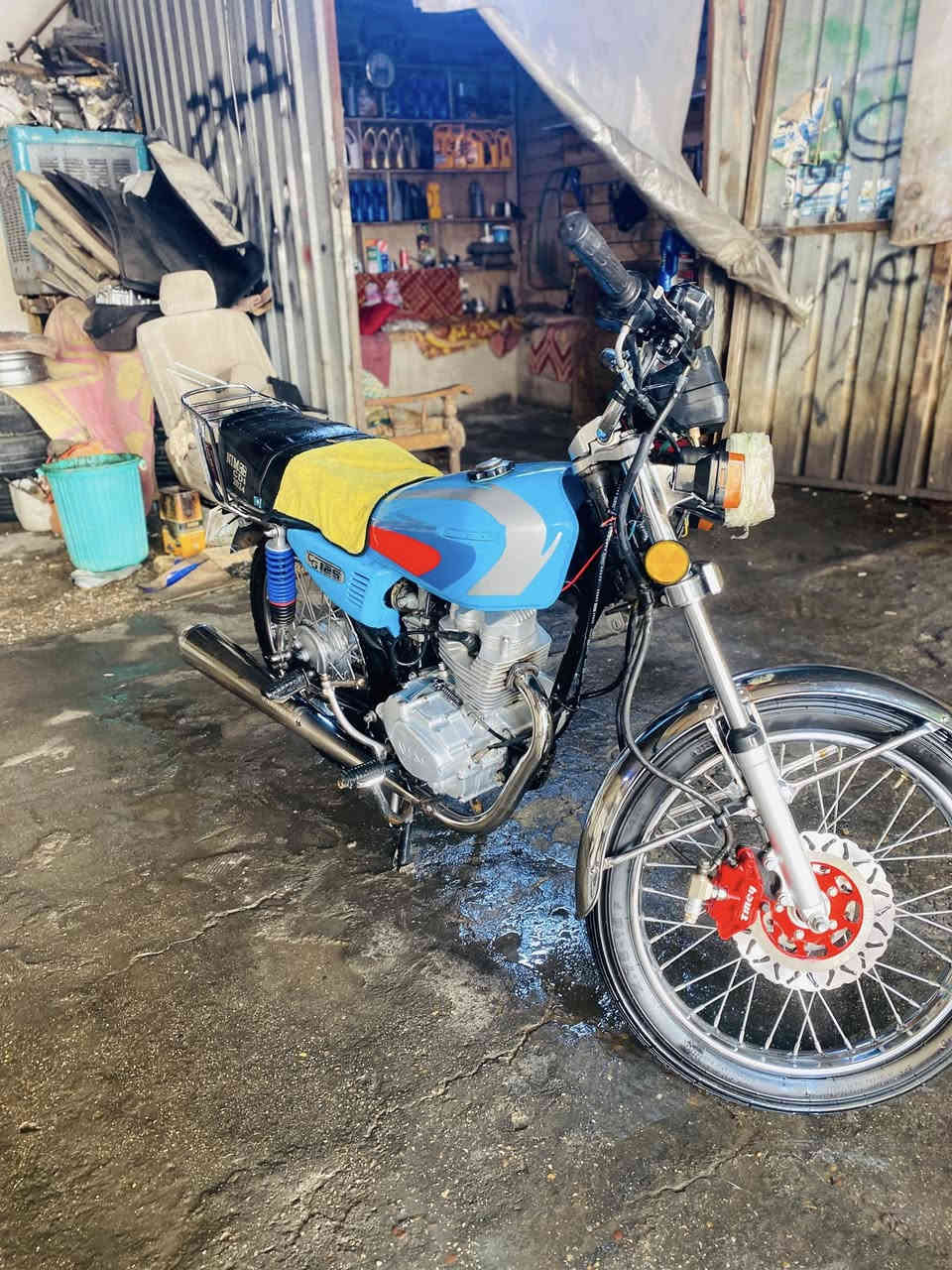 دراجه للبيع اصولي مديل 21 طالعه ب 24 دراجه نضيفه مثل ما تشوف سعر 650 وبيها مجال مكان نجف   
اتصال ***********
موجود مراسلة
