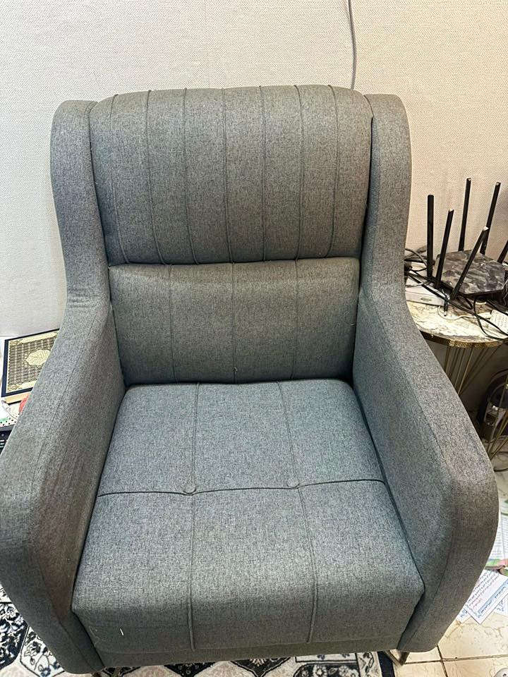 السلام عليكم طخم قنفات للبيع ٨مقاعد مع طبلات السعر /٢٥٠  الف للاستفسار الاتصال على الرقم/*********** او على الخاص العنوان بغداد تقاطع الشالجية
