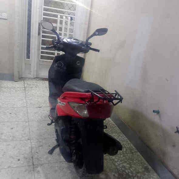 دراجه سكنس فحل ابلاديه كلها مختمه كفراتها اصليه نكره سلف هندر كهربائيات كلها شغاله اوراقها كامله السعر 550 العنوان الشعب التلفون ***********
