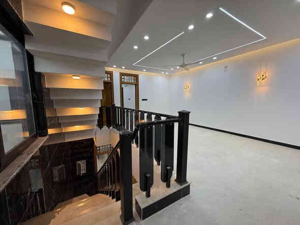 ‏‎‏‎دار للبيع او المراوس في النجف الاشرف
حي الجامعه
مساحه الدار  ١٦٠ م 
شارع ١٠ بناء درجه اولى vip
 طابقين ٤ غرف نوم
قرب المركز الصحي 

‏‎  للاستفسار مراجعة مكتب العطاء للوساطه العقاريه في حي السلام شارع ابو الدجاج 
او الاتصال 
‏‎*********** (يتوفر واتساب)
