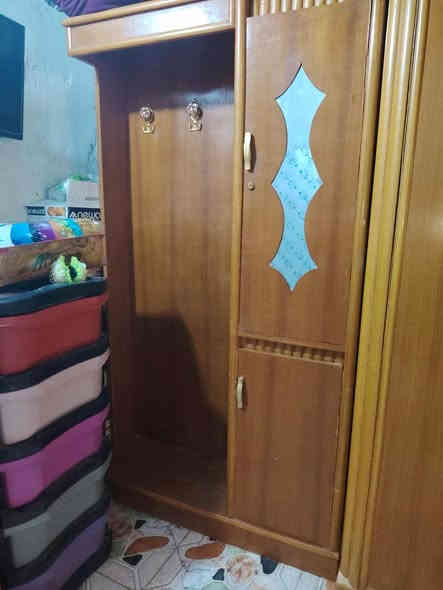 السلام عليكم عندي غرفه خشاب البيع تزكام ام 6 بواب جديده الاستفسار الاتصال على الرقم *********** عمارة
