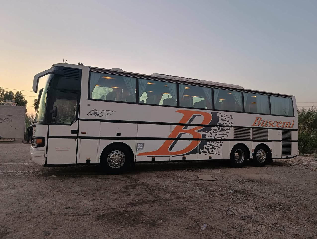 السلام عليكم تسعينيه للبيع او مراوس بسيارة زغيره ترهم
تخم تاير /كلج جديد/تبريد صيني 
للأستفسار ***********
