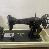 مكينة خياطة ياباني • شغّالة • موتور ودواسة أصلية