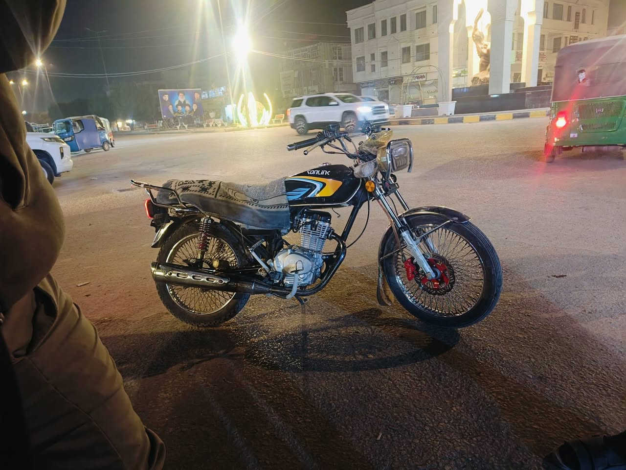 السلام عليكم دراجة موديل 24 مكفوله كفاله عامه السعر 650 بيه مجال حك الجيه المكان ب الحمزه الغربي مامتواجد خاص رقم الهاتف ***********
