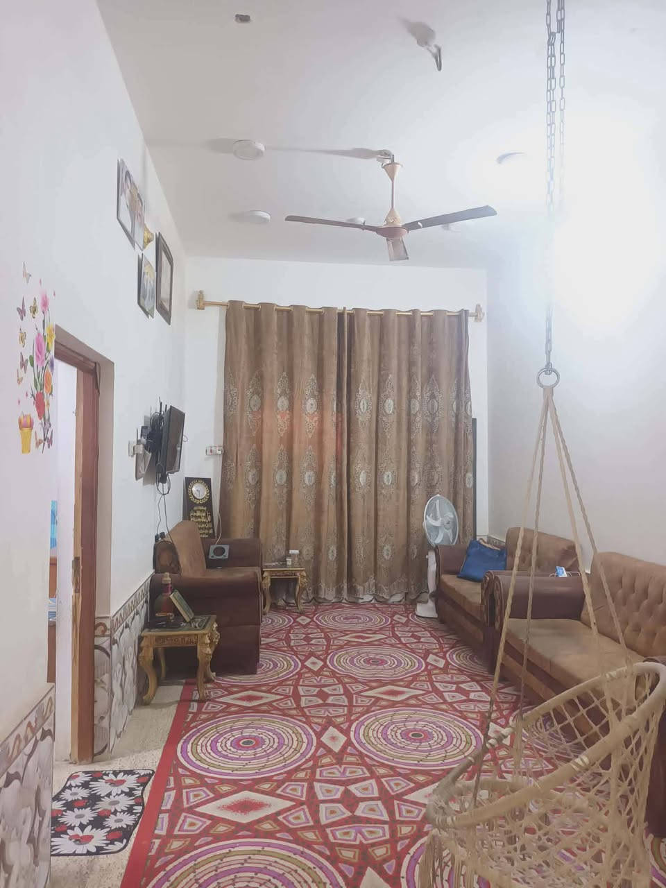 سلام عليكم بيت متين متر مربع زراعي طابوك صب كونكريت رباط ساقط ارضيه كاشي بيه غرفتين كبار 
وديوان ثمانيه متر وصاله تسعه متر ومناور ثنين وصحيات 
ومطبخ بيه معامله تطويب قريب الاسكان الصناعي يبعد عن الشارع العام سبعين متر كافة الخدمات موجوده سعر مناسب جدا ومستعجل علىيه 
*********** واتس وخاص مفتوح
