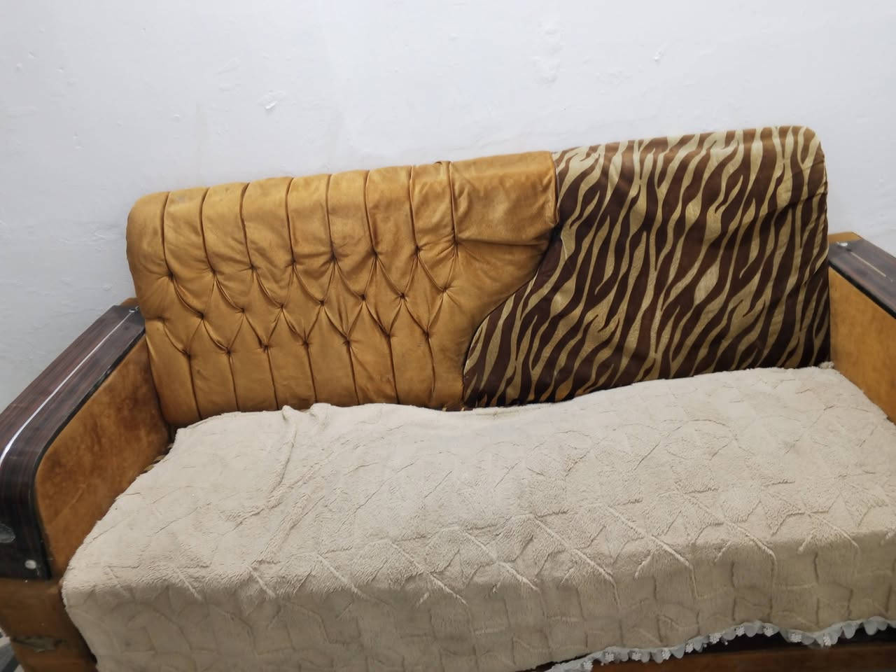 السلام عليكم تخم 9مقاعد بس بي ضرر الضرر ماتهه لمقاعد يرايله سفنج 
السعر ب75


**إذا كنت صاحب هذا الإعلان وتريد حذفه لأي سبب، رجاءا أرسل رسالة إلى الدعم الفني**