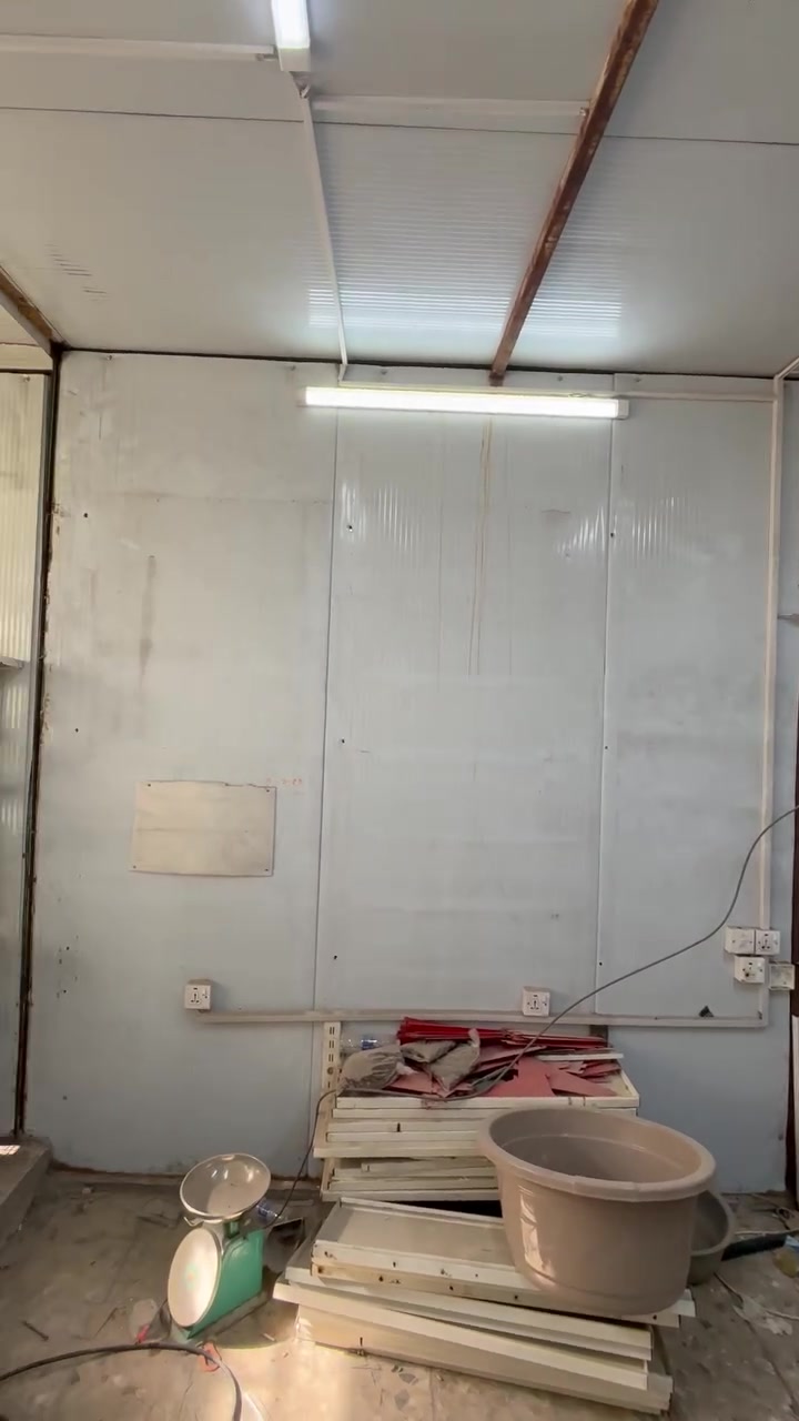 السلام عليكم
كرفان محل للبيع 
نضيف وكآمل مكمل جامخانه بابها سلايت 
باب داخلي نضيف كهربائيات كامله 
المساحه  : 3X6 الارتفاع 3 
الاستفسار: ***********
