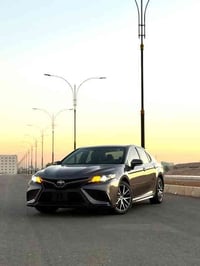 Toyota.camry2023seدخول جديد تفليش الاسعار  ماشيه ٣٧الف  المواصفات  داخ...