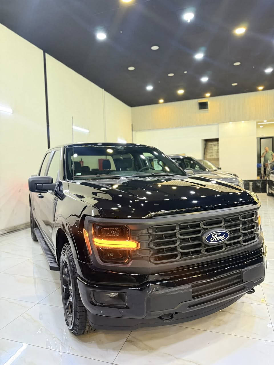 السلام عليكم شباب فورد F150  XLT موديل 2024 

    2024 Ford F-150 XLT en Venta en San Antonio, 

حجم المحرك : 3.5  (6 سلندر ) 

المسافه المقطوعه : 11 الف ميل

ضرر السياره : جاملخ سبوخ  بدون دواخل

حالة الايرباك : برده + كشن+ سترئن

#المواصفات

رادارات 360
 
6سلندر تون تيربو

ردرات مخرج كهرباء 

شاشه كبيره

كير تعليك

ويل كروم

باب طويل بدي قصير

بعد بيه هواي مواصفات

رقم شانسي
1FTFW2L81RFB40218

***********
واتساپ
***********
السعر —335 بية مةجال

مكان سيارة اربيل بدون رةقم كاتي دهؤك 

شارح ١٠٠محارز سيارات محارز پاسنجةر
