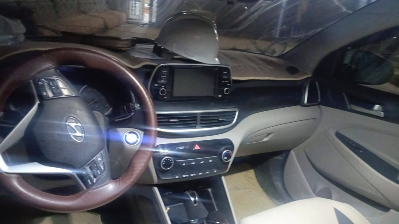 السلام عليكم
توسان وارد امريكي 

موديل ٢٠ 

فور ويل 

مكينه ٢٠٠٠ gdi 

رقم ديالى باسمي 

اللون ابيض 

تدفئه كشنات 

شاشه كبيره 

كشن كهرباء

رادار امامي وجانبي وخلفي 

السونار مرفق مع الصور 

قياده ذاتيه 

انظمه قياده اقتصادي وسبورت 

المكان بابل المسيب 

***********

ااسعر ١٦٥ ورقه
