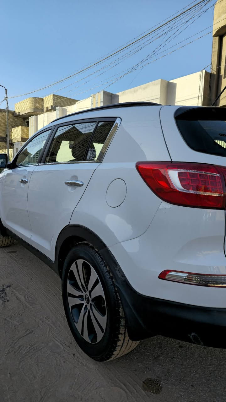 فول مواصفات
بصمة تشغيل وبصمة ابواب 
بنوراما
كشن كهرباء
كشنات جلد 
مثبت سرعة
مانع انزلاق
مثبت منحدرات
مري شفط 
لايت لد نهاري
تحكم ستيرن
كاميرا خلفية 
حساسات خلفية 
عليها ادامة غرفة الاحتراق وبلكات اصلية وفيت بم اصلي كير مكينه صدر امامي خلفي تخم تاير تبريد جاهزة السيارة بيها جاملغ خلفي ضربة ومصلح 
عنواني بغداد الدورة البوعيثة *********** السعر 138 بيها مجال قليل
