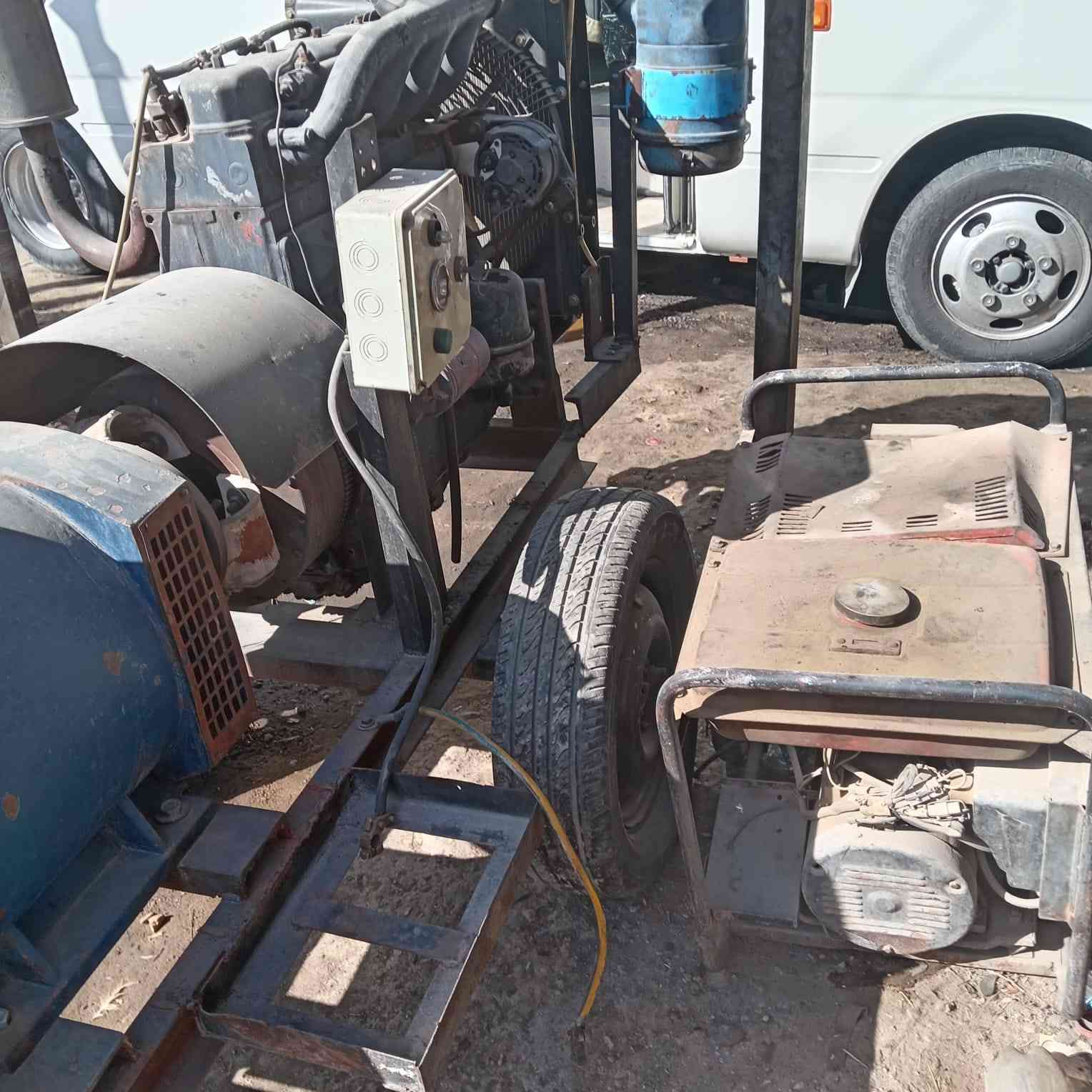 مولد محرك عنتر 4 بستم مع راس توليد 50 كيفي يعني 200 امبير 3 فيز جاهزه شرط الشغل  وتحميل الكهرباء بابل المحاويل ***********
