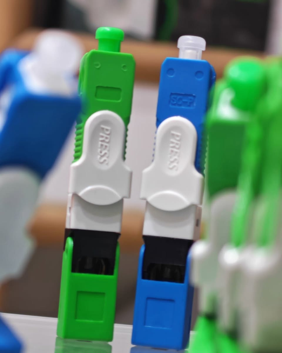 🔌 Fast Connector SC / 
فاست كونكتور SC
⬇️ فيش أزرق ⬇️ اخضر ⬇️ 
📦 الباكيت: 100 قطعة
✅ ربط سريع واحترافي للفايبر الضوئي
✅ نوع SC/UPC بجودة نقل ممتازة
✅ تركيب مباشر بدون لحام
✅ مناسب للضوئي وأجهزة الشبكات والكامرات
✅ فقدان منخفض بالإشارة وثبات عالي
✅ تصميم عملي وسهل التركيب
⚡ اتصال سريع ومستقر وموثوق
📦 يتوفر توصيل لكل المحافظات
للاستفسار مراسلة الصفحة


**إذا كنت صاحب هذا الإعلان وتريد حذفه لأي سبب، رجاءا أرسل رسالة إلى الدعم الفني**