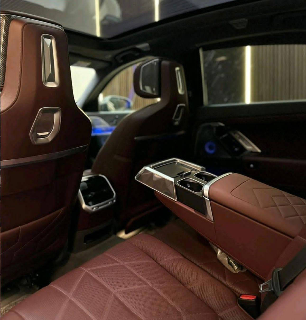 الكرستالة    BMW 740i M kit 

افخم سيارة باعلى مواصفات بتاريخ BMW 

موديل : ٢٠٢٣ 
المحرك : ٦ سلندر توين توربو 
خليجي ضمان شركة العروش 
اعلى مواصفات بالشركة
- 
المواصفات : 
طلب خاص لونين سلفر + ماروني 
لايتات كرستال  
ابواب كهربائية + شفط 
چكات تصعد و تنزل air suspension 
داخل احمر  
قيادة ذاتية 
سقف روز رايز 
٤ كشنات مساج 
٤ كشنات  هيتر + تبريد 
كشن خلفي VIP 
كاميرات ٣٦٠ 
حساسات ٣٦٠ 
رادارت ٣٦٠ 
داتا شو - head up display 
اضائة داخلية كرستال متغيرة
٦ وضعيات قيادة
مغلقة PPF بالكامل 
للاستفسار اكثر التواصل عبر الواتس اب او الاتصال 
***********
***********

💲 علق سوف يوصلك الرسائل سعر
